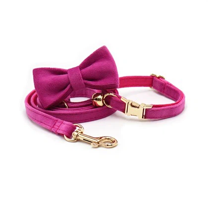 Różowo-czerwona aksamitna obroża dla kota